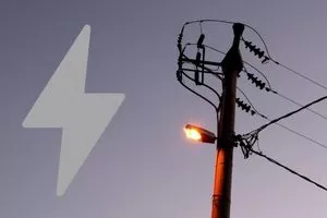 dim light on the pole due to low current